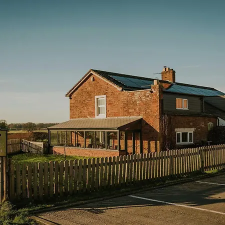 Crossroads House 4*