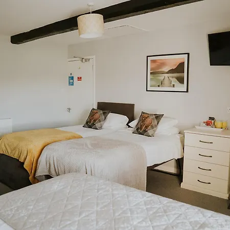 בית הארחה Crossroads House 4*