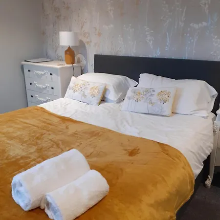 Crossroads House 4*
