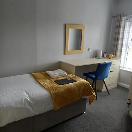 Guest house Crossroads House