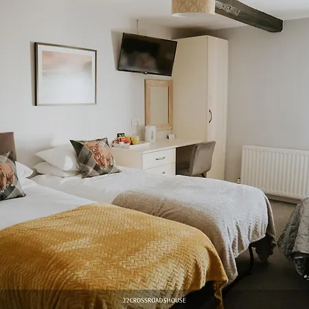 Crossroads House 4*
